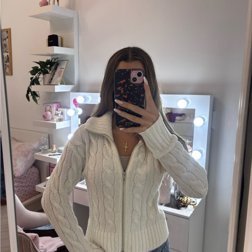 Hollister Women's Cream Zip-Up Cable Knit Cardigan